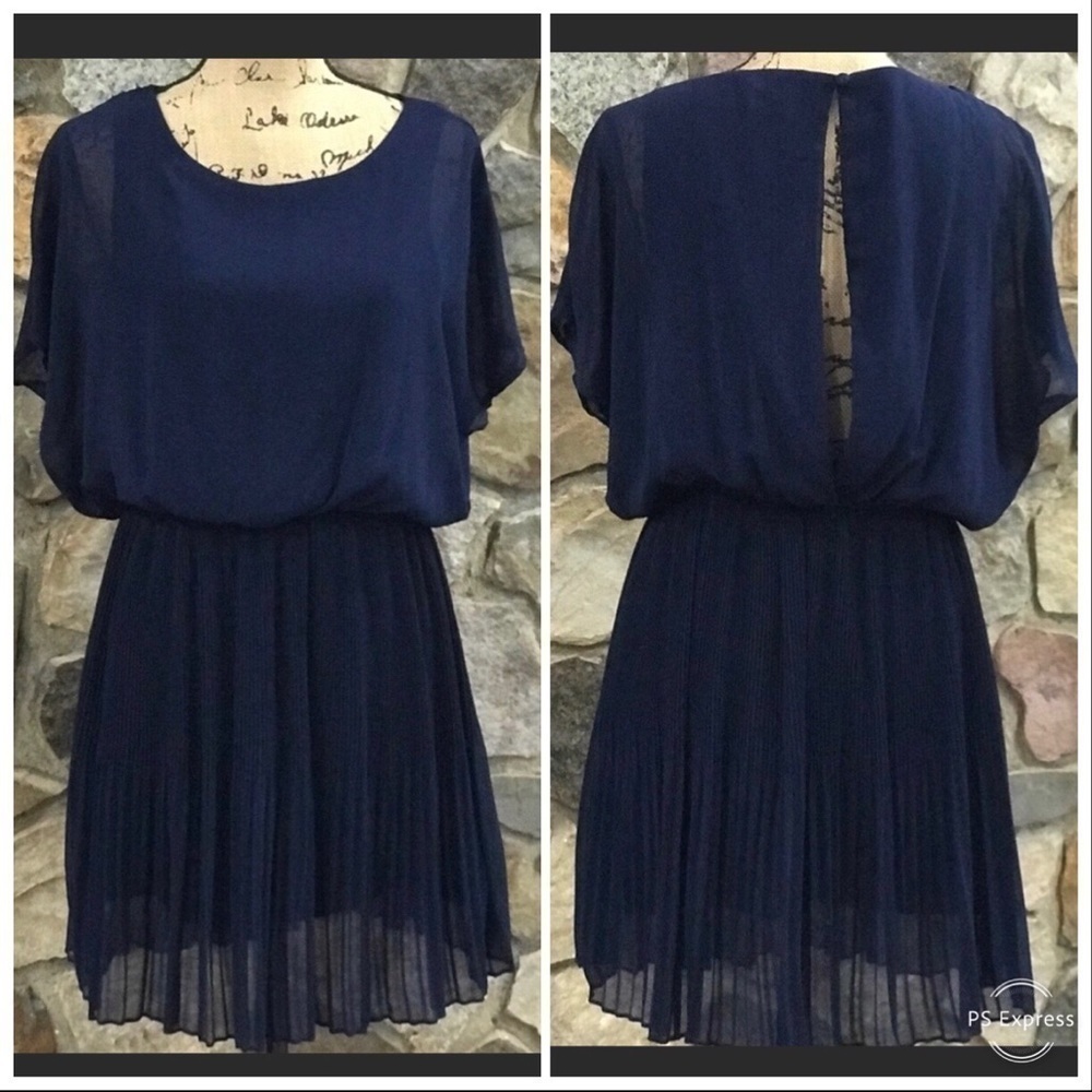 Lush blue pleated dress size M - Picture 8 of 8